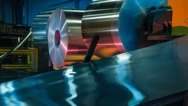 Image of a factory, more specifically of production machines.