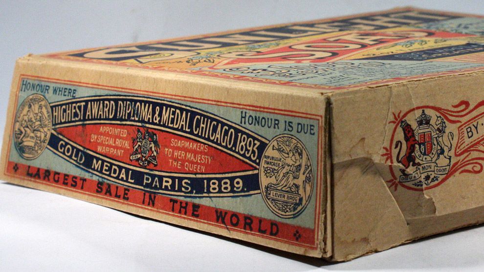 Sunlight soap packaging from 1990. The soap was packaged in a red and blue cardboard box.
